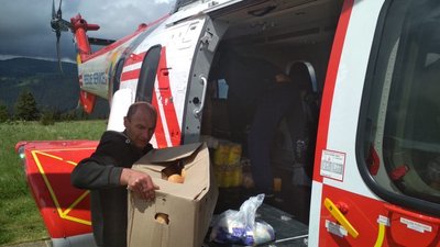 Через негоду на Прикарпатті народжувати породілю везли на гелікоптері Через негоду на Прикарпатті народжувати породілю везли на гелікоптері