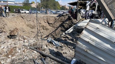 Росіяни випустили по Запоріжжю близько 10 ракет. Поранено троє людей Росіяни випустили по Запоріжжю близько 10 ракет. Поранено троє людей