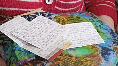 На Житомирщині бабусі пошили півтори тисячі подушок для військових На Житомирщині бабусі пошили півтори тисячі подушок для військових