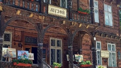 На Львівщині відреставрують дерев'яну віллу початку ХХ століття На Львівщині відреставрують дерев'яну віллу початку ХХ століття