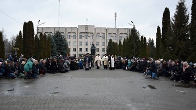 На Тернопільщині попрощалися із трьома військовослужбовцями На Тернопільщині попрощалися із трьома військовослужбовцями