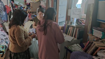 У полтавському пункті видачі речей для переселенців можна обмінятися книгами У полтавському пункті видачі речей для переселенців можна обмінятися книгами