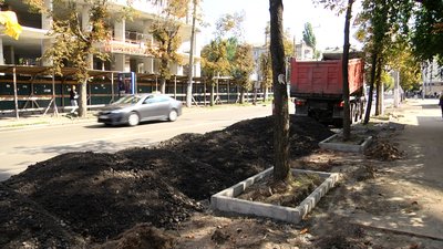 У Житомирі на вулиці Покровській комунальники розпочали ремонт тротуарів У Житомирі на вулиці Покровській комунальники розпочали ремонт тротуарів