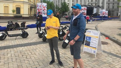 Перегони на скутерах та симфонічний концерт. Як у Києві святкують День Європи Перегони на скутерах та симфонічний концерт. Як у Києві святкують День Європи
