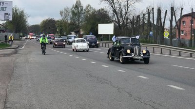На Львівщині відбувся автопробіг за участі 70 ретромашин