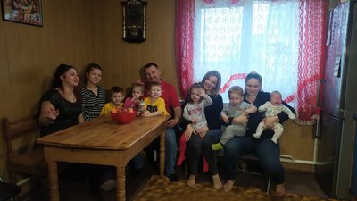 "Віддали усі свої кімнати", — родина з Вінниччини прихистила переселенців із сімома дітьми "Віддали усі свої кімнати", — родина з Вінниччини прихистила переселенців із сімома дітьми