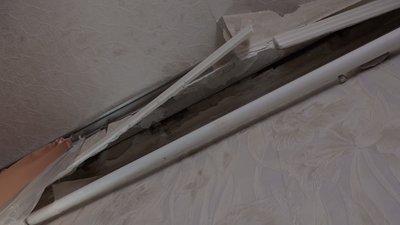 "Не знаю, як зимувати", – житель селища Ставище на Житомирщині показує пошкоджене обстрілами житло "Не знаю, як зимувати", – житель селища Ставище на Житомирщині показує пошкоджене обстрілами житло