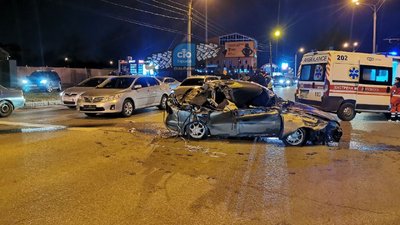 У Харкові в потрійній аварії загинув 26-річний водій