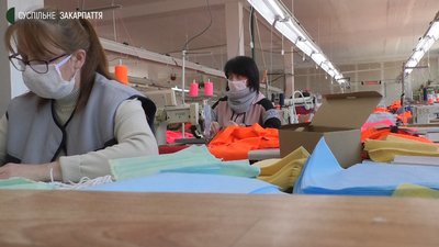 Близько 300 масок у день шиють швачки Ужгородського підприємства №2 Товариства глухих