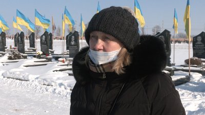 На Алеї слави у Харкові вшанували пам'ять захисників Донецького аеропорту На Алеї слави у Харкові вшанували пам'ять захисників Донецького аеропорту