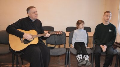 На Тернопільщині діти переспівали відому англомовну версію "Щедрика"