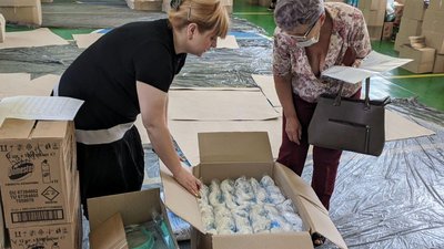 Маски, антисептики та щитки: Одещина отримала гуманітарну допомогу для проведення ЗНО