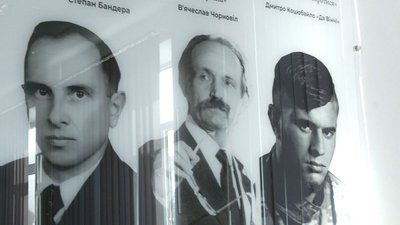 "Бабцю, Україна буде все одно". Репортаж із села Бовшів на Франківщині, де зростав Герой України на позивний Да Вінчі "Бабцю, Україна буде все одно". Репортаж із села Бовшів на Франківщині, де зростав Герой України на позивний Да Вінчі