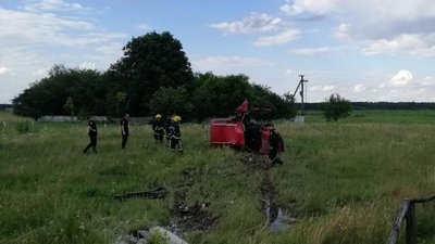 На Рівненщині водій легковика зніс опору та вилетів у поле На Рівненщині водій легковика зніс опору та вилетів у поле
