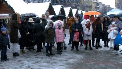 "Давайте творити добро разом": у Франківську провели благодійну акцію для стареньких "Давайте творити добро разом": у Франківську провели благодійну акцію для стареньких