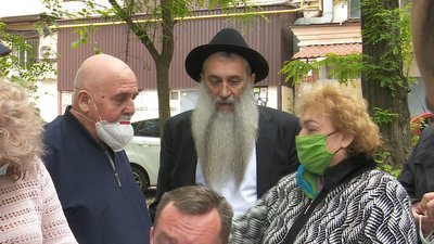 У Дніпрі протестують проти демонтажу дитячого майданчика, встановленого два місяці тому (репортаж) У Дніпрі протестують проти демонтажу дитячого майданчика, встановленого два місяці тому (репортаж)
