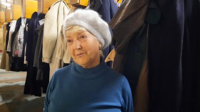 Лариса Іщенко прийшла обрати теплий одяг, 31 жовтня 2023, Хмельницький Лариса Іщенко прийшла обрати теплий одяг, 31 жовтня 2023, Хмельницький