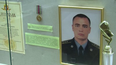 Мама загиблого на Сході волинянина передала нагороди сина в музей Мама загиблого на Сході волинянина передала нагороди сина в музей