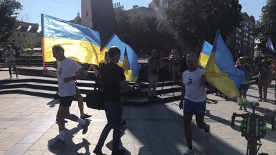 Зі Львова до Сєвєродонецька. Як стартував забіг до Дня Незалежності Зі Львова до Сєвєродонецька. Як стартував забіг до Дня Незалежності