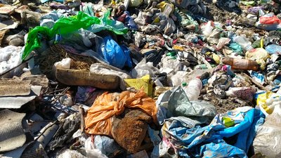 Розглядали на сесії й питання завезення львівського сміття. Фото: Суспільне Поділля. Розглядали на сесії й питання завезення львівського сміття. Фото: Суспільне Поділля.
