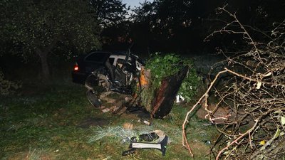 На Прикарпатті у нічній ДТП загинули і травмувалися жителі Надвірнянщини На Прикарпатті у нічній ДТП загинули і травмувалися жителі Надвірнянщини
