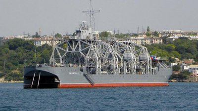 Російське рятувальне судно "Коммуна"