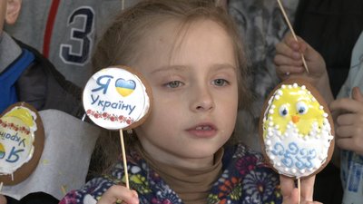 У Черкасах переселенці розфарбовували пряники У Черкасах переселенці розфарбовували пряники