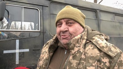 військовослужбовець ЗСУ мобільний шиномонтаж ЗСУ Слов’янськ Донецька область фонд "Запмотех" військовослужбовець ЗСУ мобільний шиномонтаж ЗСУ Слов’янськ Донецька область фонд "Запмотех"