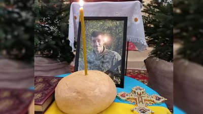 На Чернігівщині попрощалися з чотирма військовими, які загинули у бою на Донеччині На Чернігівщині попрощалися з чотирма військовими, які загинули у бою на Донеччині