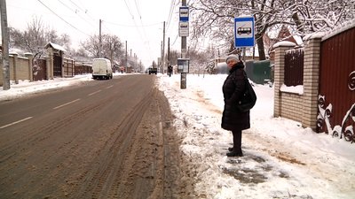 У Житомирі до прибирання снігу та посипання доріг і тротуарів долучили підрядні організації У Житомирі до прибирання снігу та посипання доріг і тротуарів долучили підрядні організації