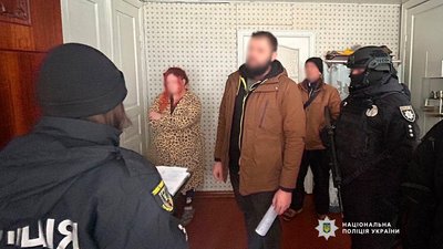 Жителя Чернігівщини підозрюють у викраденні із картки пенсіонера більше 70 тисяч гривень