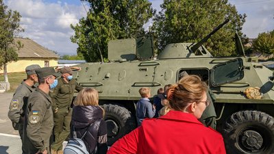 Миколаївські нацгвардійці влаштували день відкритих дверей для школярів Миколаївські нацгвардійці влаштували день відкритих дверей для школярів