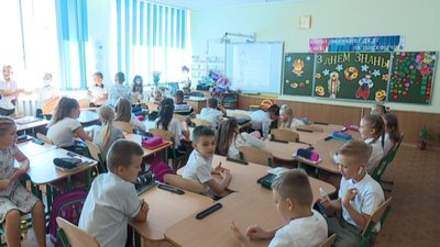 Без гарячого харчування та в масках на перервах. Як розпочався навчальний рік в школах Сум Без гарячого харчування та в масках на перервах. Як розпочався навчальний рік в школах Сум