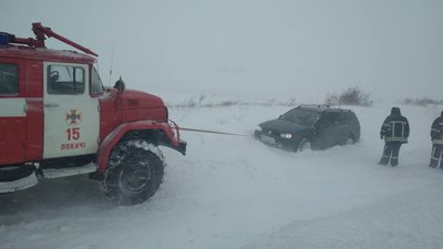 Автобуси, швидкі та вантажівки: рятувальники на Волині дістали із заметів понад 80 авто Автобуси, швидкі та вантажівки: рятувальники на Волині дістали із заметів понад 80 авто