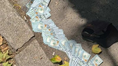 Торгував гуманітарними автівками для ЗСУ: в Миколаєві підозрюють військового Торгував гуманітарними автівками для ЗСУ: в Миколаєві підозрюють військового