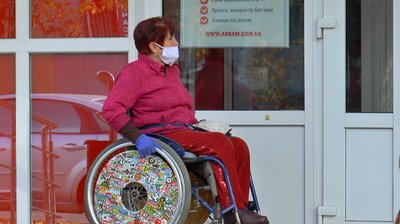 Полтавка з інвалідністю Лідія Демиденко до дільниці долає 3 кілометри