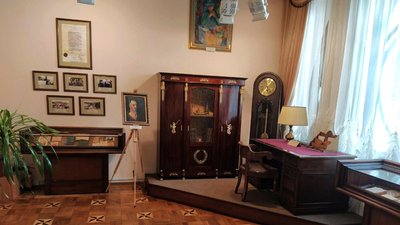 У краєзнавчому музеї у Кропивницькому зберігають речі Володимира Винниченка