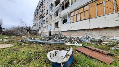 "Тут військових немає, б’ють по мирному населенню". Як у прифронтовому Оріхові продовжують жити місцеві мешканці "Тут військових немає, б’ють по мирному населенню". Як у прифронтовому Оріхові продовжують жити місцеві мешканці