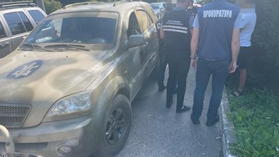 Продавали автомобілі призначені для ЗСУ: на Львівщині затримали чоловіків Продавали автомобілі призначені для ЗСУ: на Львівщині затримали чоловіків