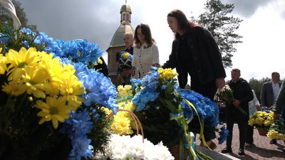 "Вони за нас життя віддали": на Рівненщині вшанували 80-річчя бою під Гурбами "Вони за нас життя віддали": на Рівненщині вшанували 80-річчя бою під Гурбами