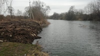 На Хмельниччині невідомі загатили рукав річки Горинь