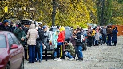 COVID-19: чи є черги на вакцинацію в столиці та області. Фоторепортаж COVID-19: чи є черги на вакцинацію в столиці та області. Фоторепортаж