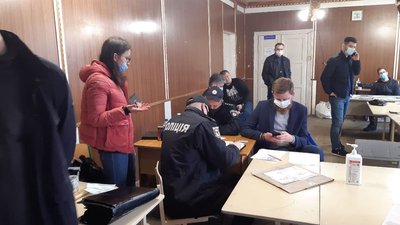 На Прикарпатті ОВК визнала вибори недійсними ще на одній дільниці: що відбувається На Прикарпатті ОВК визнала вибори недійсними ще на одній дільниці: що відбувається