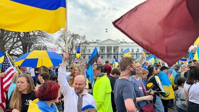 У США під Білим домом відбулась акція з вимогою закрити небо над Україною У США під Білим домом відбулась акція з вимогою закрити небо над Україною