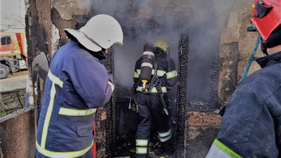 До приїзду пожежників, полум'ям було охоплено 50 кв.м помешкання. До приїзду пожежників, полум'ям було охоплено 50 кв.м помешкання.