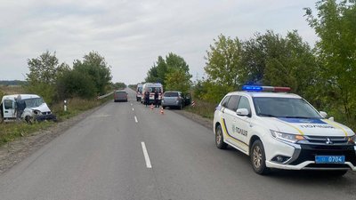 Аварія у селі Грибовиця на Волині — п'ятеро травмованих Аварія у селі Грибовиця на Волині — п'ятеро травмованих