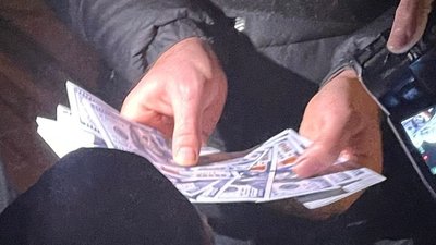 4000 доларів за "білий квиток": жителя Одещини підозрюють у допомозі в ухиленні від мобілізації 4000 доларів за "білий квиток": жителя Одещини підозрюють у допомозі в ухиленні від мобілізації