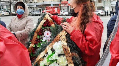 Харківську міськраду пікетують перед сесією: посилили охорону Харківську міськраду пікетують перед сесією: посилили охорону
