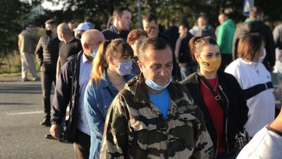 30 років бездоріжжя. На Прикарпатті селяни перекрили дорогу 30 років бездоріжжя. На Прикарпатті селяни перекрили дорогу