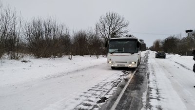 "Дуже важко без транспорту": між чотирма селами на Волині немає автобусного сполучення "Дуже важко без транспорту": між чотирма селами на Волині немає автобусного сполучення